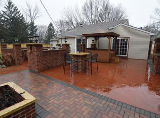 2296 Oakwood Dr, Mounds View, MN 55112