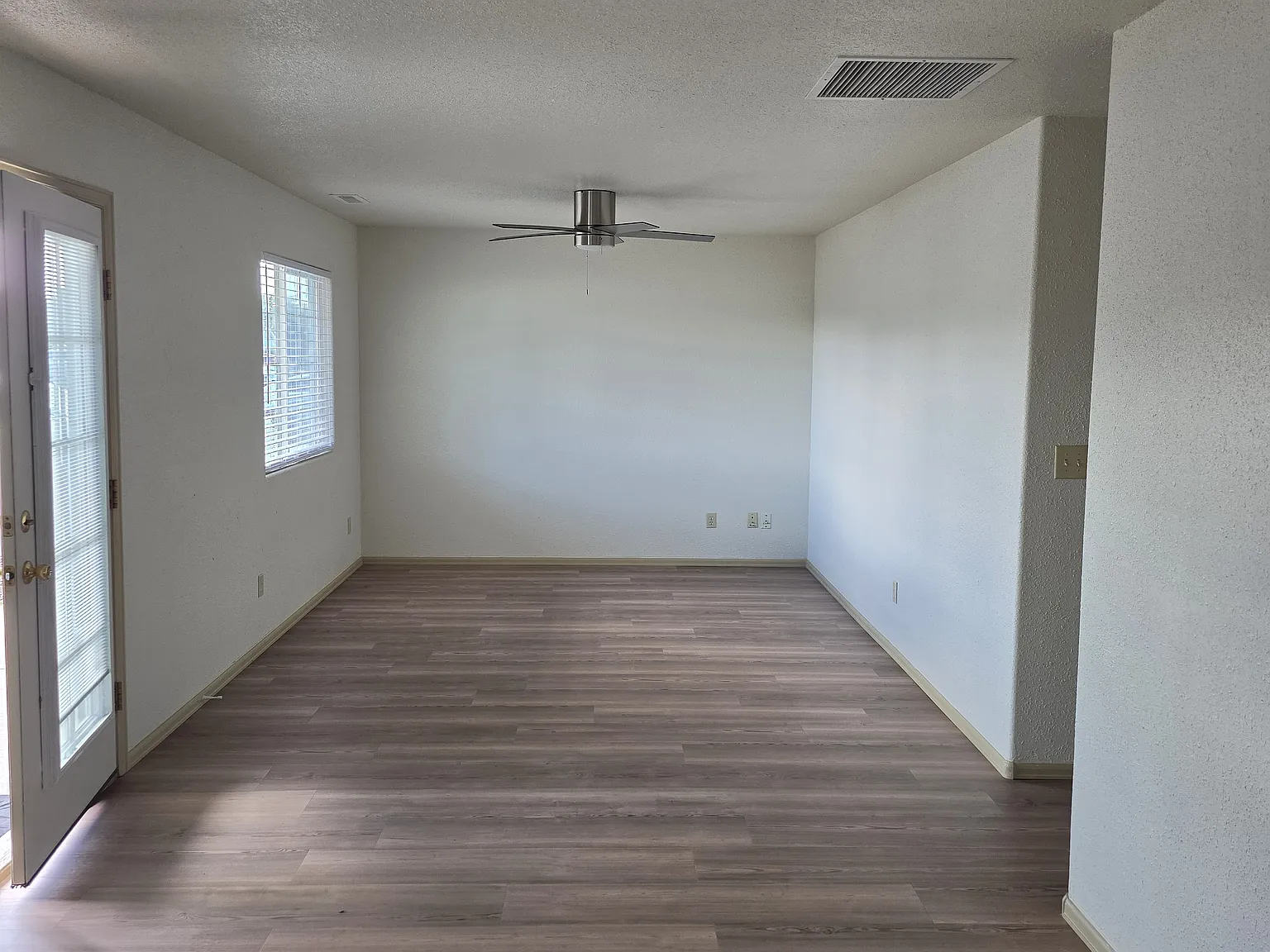 3 bed, 1100 sqft, $1,800 — Photo 2