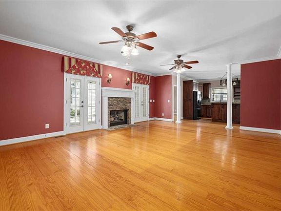 4th image of 26 Ashland Dr