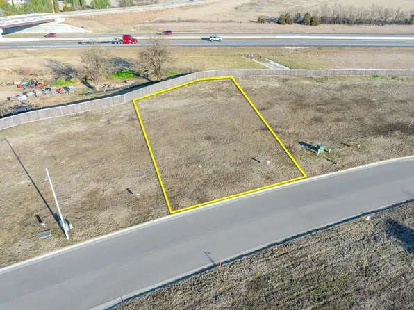 907 N Speyside Cir, Andover, KS 67002