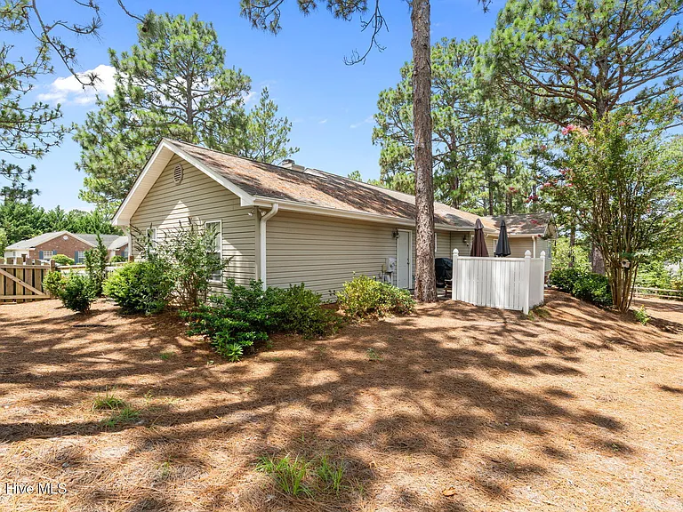 39 Bedford Cir — Photo 32
