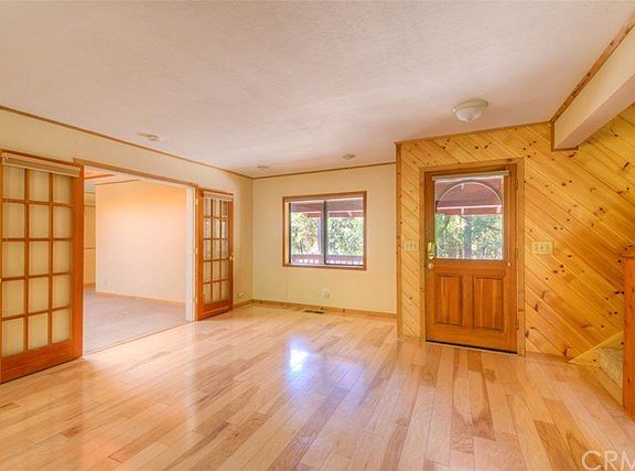 Living Room & Front Entrance