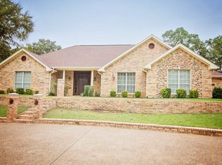 1118 Stonebrook, Chandler, TX 75758