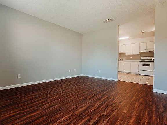 2nd image of 2700 Sunny Ln #17