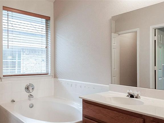 4th image of 4113 Canyon Glen Cir