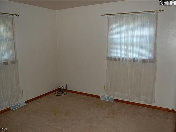 5th image of 4643 S Warwick St