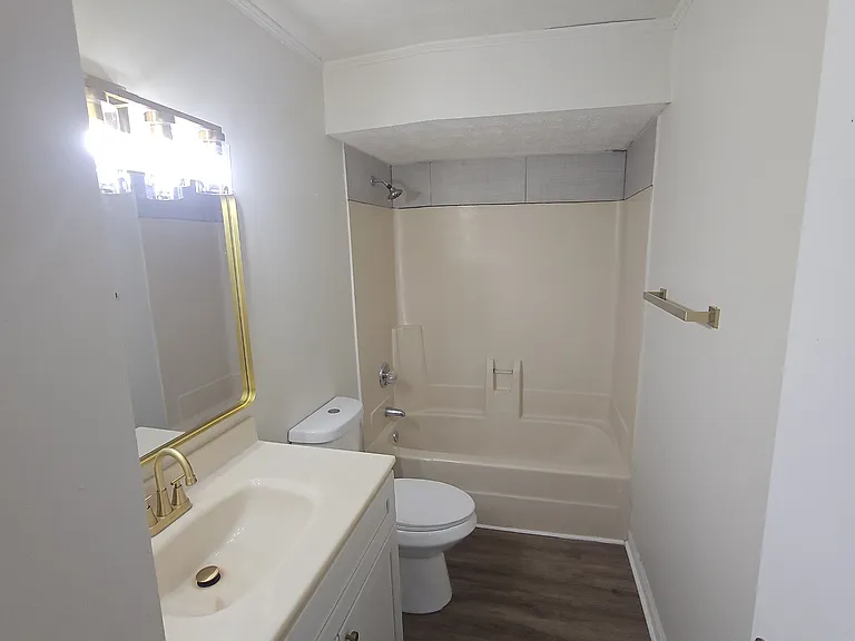 5727 Lexington Dr — Photo 22
