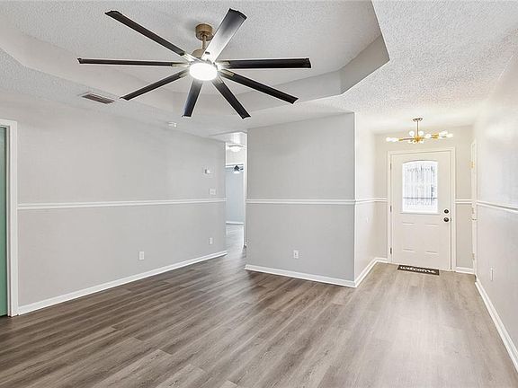 4th image of 2120 N River Park Dr