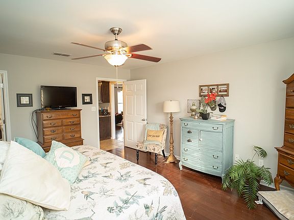 3rd image of 103 Ivey Green Trl