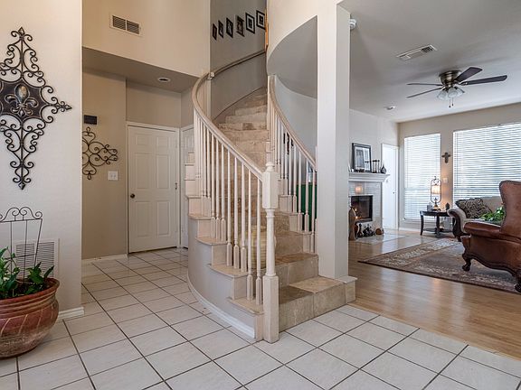 4th image of 504 Glenn Ln