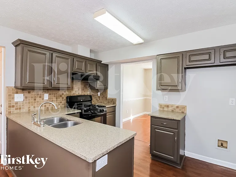 3583 Saddlebrook Dr — Photo 7