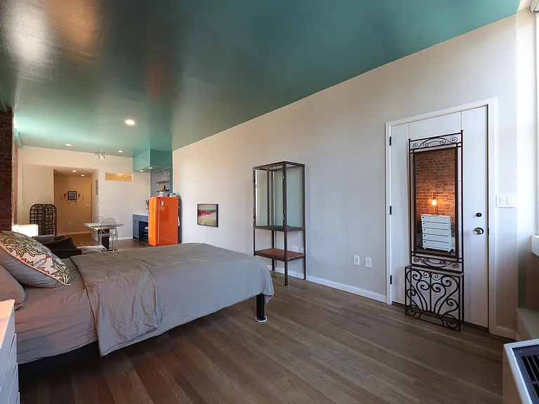 9 Barrow St #6L — Photo 4