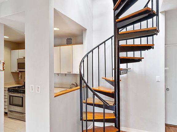 4th image of 426 13th St APT 4C