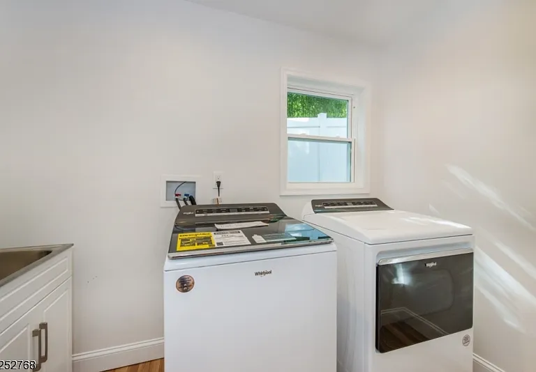 19 Center Ave — Photo 11