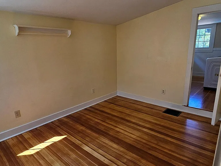 Bedroom 1 - another view