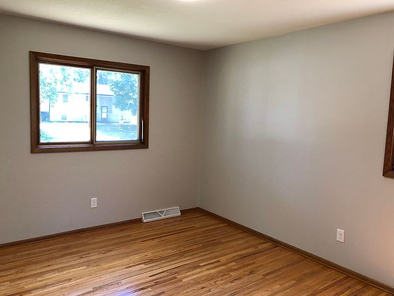 3rd image of 865 Charlotte Dr