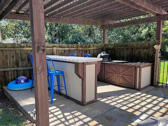 3rd image of 6800 Oakleaf Ln