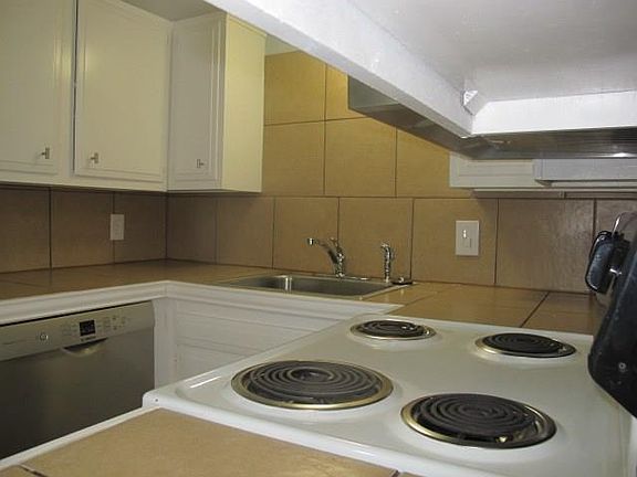 5th image of 425 S Oak St #102