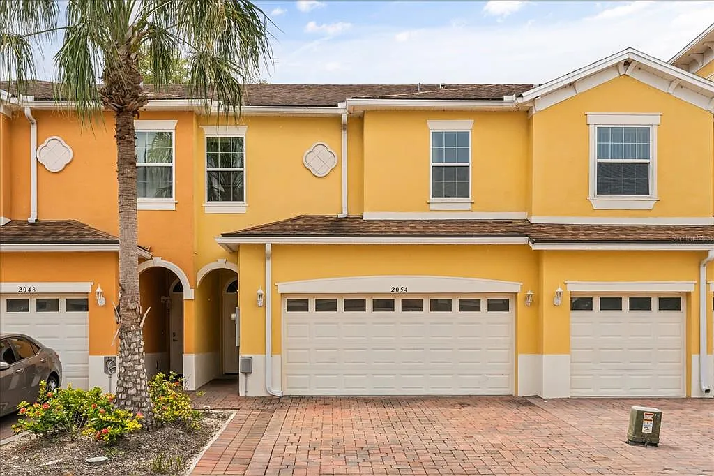 5 bed, 3.5 bath, 1604 sqft, $2,900 — Photo 2