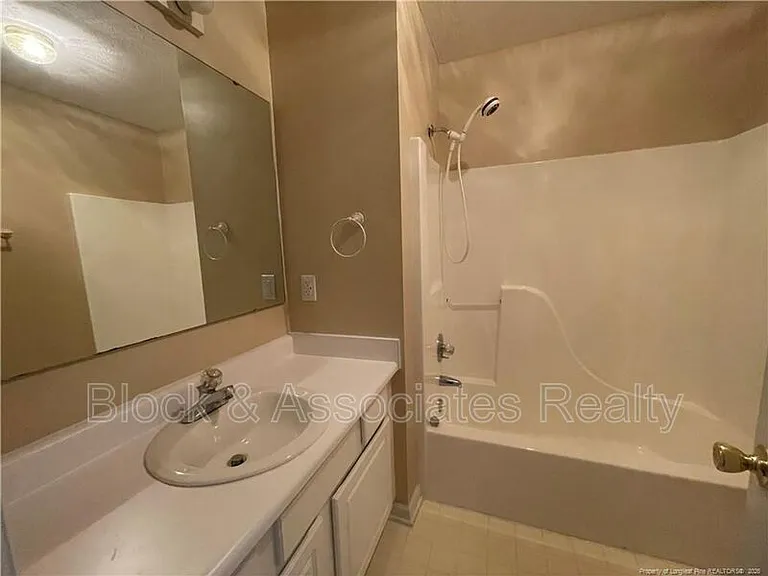 5097 Meadowland Ct — Photo 13