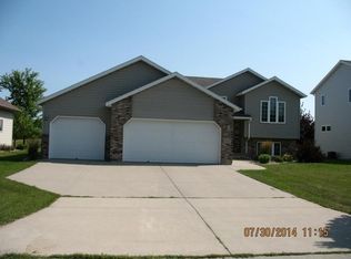 2920 Eagle Dr, Moorhead, MN 56560