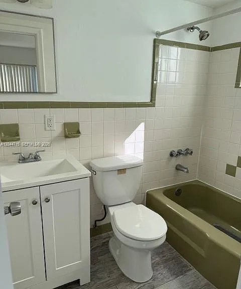 495 NW 43rd Ct #1 — Photo 8