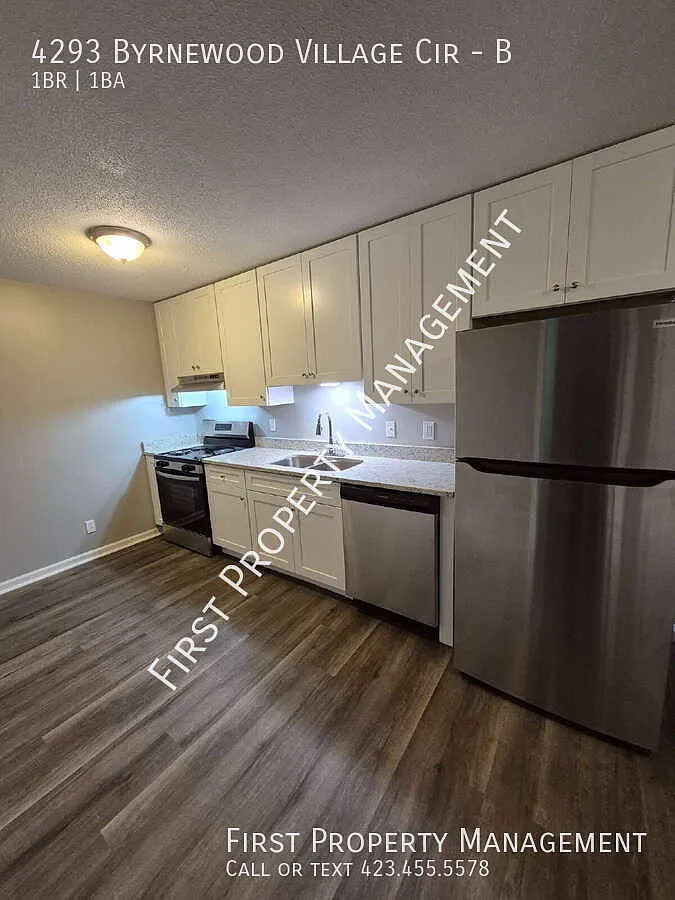 First Floor Level Updated 1 Bed, All New Appliances, New Kitchen Cabinets, Granite Countertops, A... — Photo 1