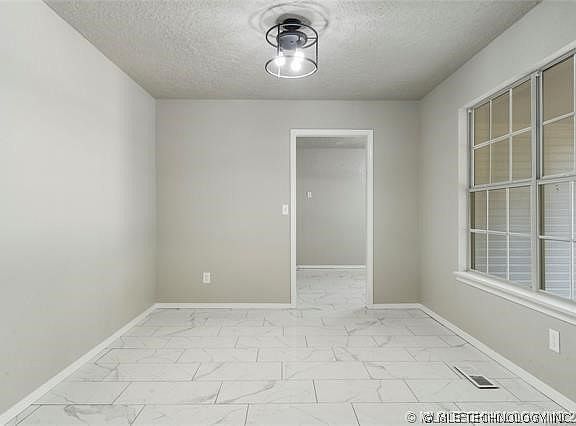 4th image of 5304 S Hickory Ave
