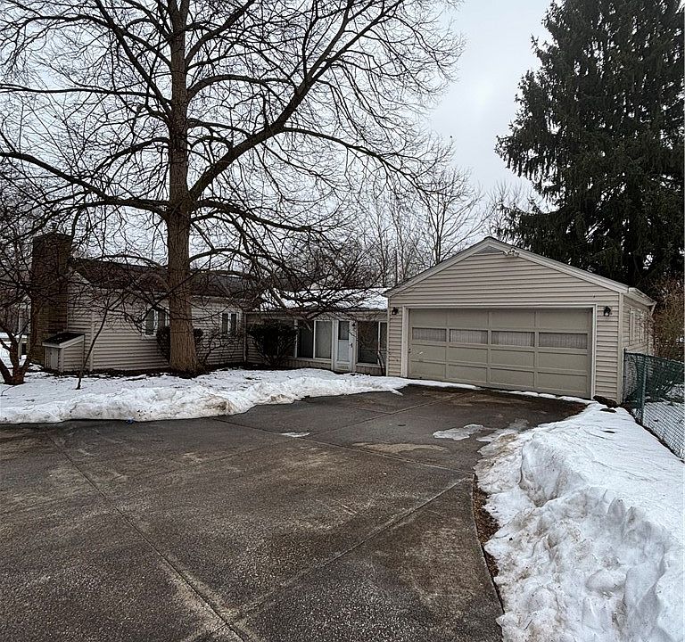 2nd image of 726 Hughey Dr