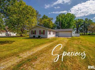 12402 N Sparrow Ln, Mount Vernon, IL 62864