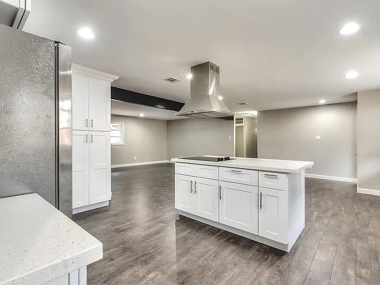 9006 Dunlap St — Photo 14