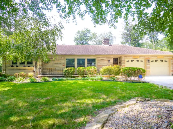 3232 Grove Pkwy, Columbus, IN 47203