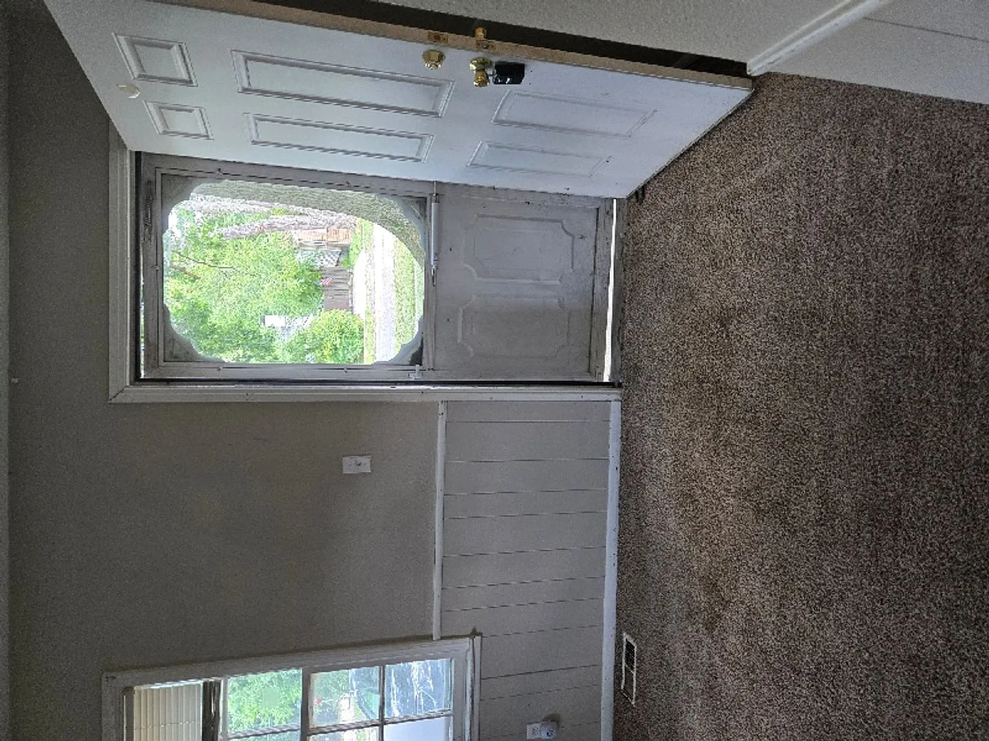 Beautiful 2 Bedroom 1 Bathroom In Redford Township! — Photo 2