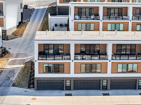3rd image of 550 Indianola Rd #1