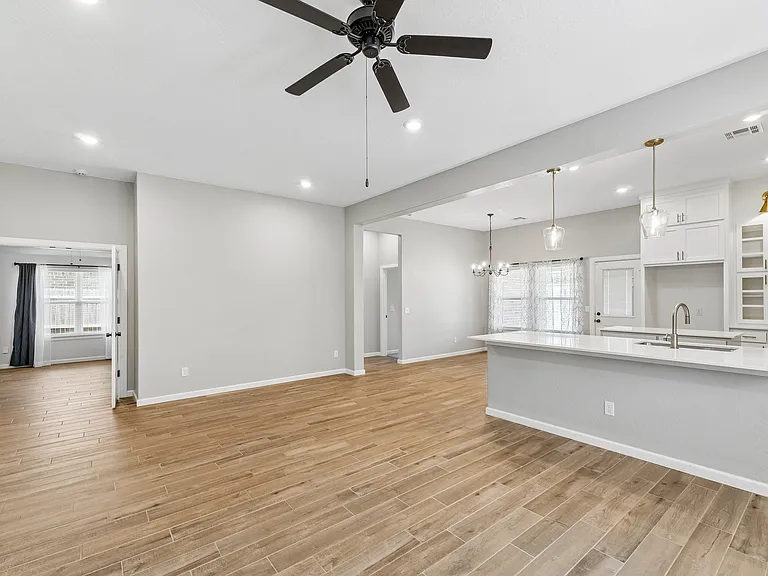 6509 NW 150th Ter — Photo 8
