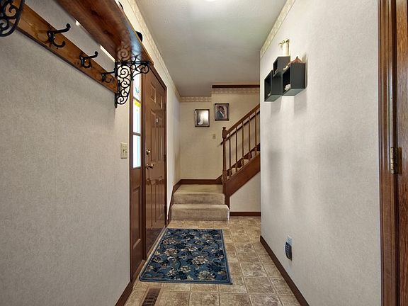 2nd image of 505 Lexington Dr