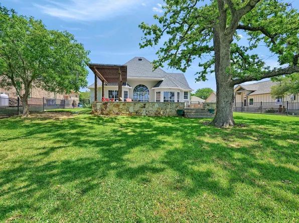 615 Kiowa Dr W, Lake Kiowa, TX 76240