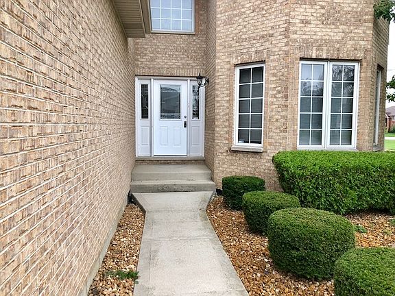 3rd image of 6102 Newbury Ln