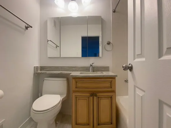 61-20 Grand Central Parkway image 9 of 14