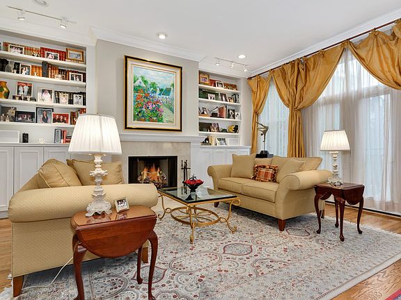 4th image of 493 N Canal St #1