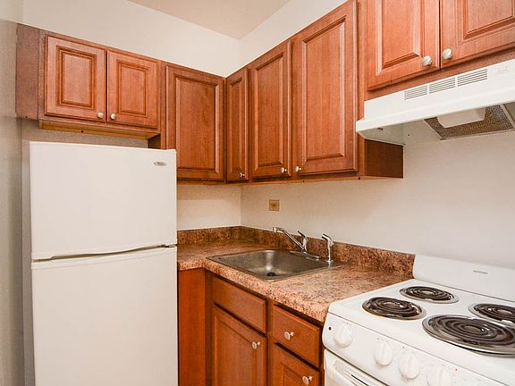 3rd image of 1850 N Humboldt Blvd #904