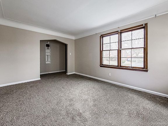 4th image of 18242 Mendota St