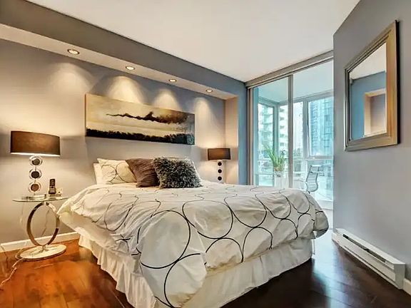 3rd image of 588 Broughton St #606