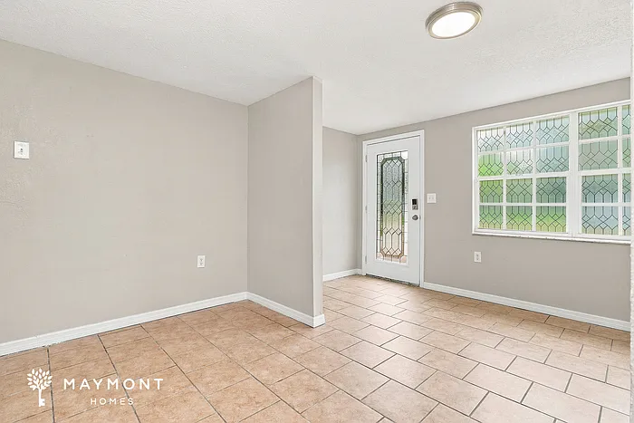 7827 Butler Ave — Photo 4