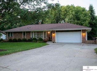 8616 Keystone Dr, Omaha, NE 68134