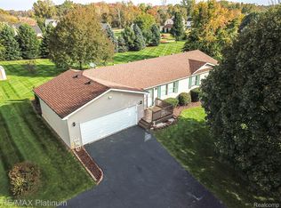 9856 Brandi Ln, Fowlerville, MI