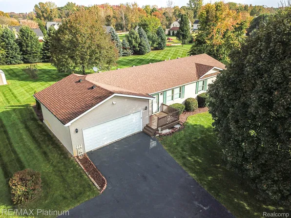 9856 Brandi Ln, Fowlerville, MI 48836