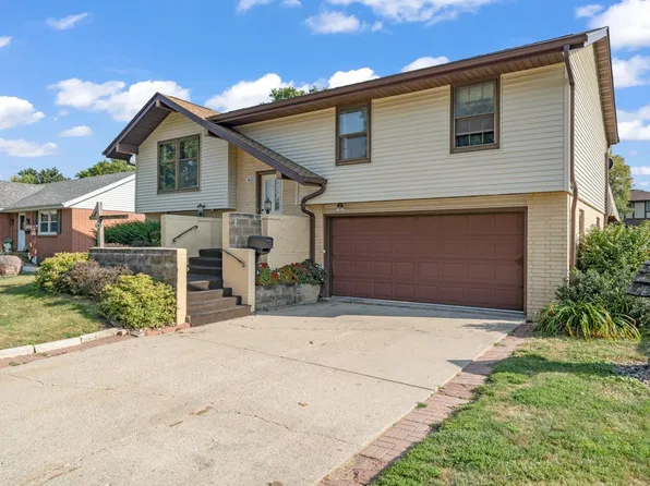 1433 N 8th Ave E, Newton, IA 50208