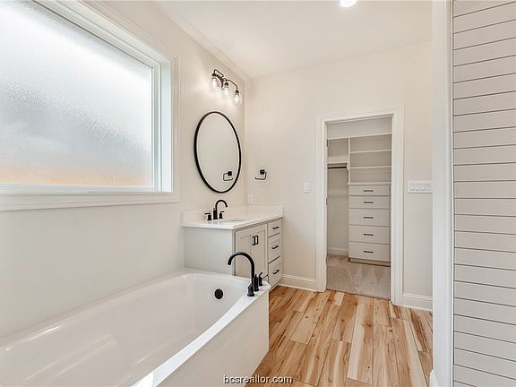 4th image of 3002 Teller Dr