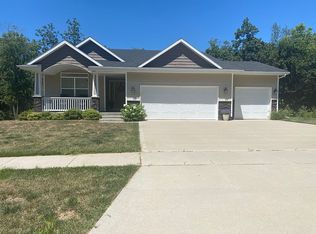 961 W 22nd St S, Newton, IA 50208